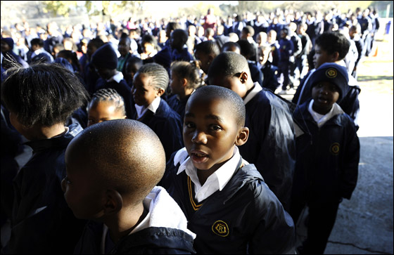 بالصور.. الأطفال يحتفلون بعيد ميلاد نيلسون مانديلا!  صورة رقم 8