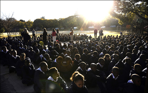 بالصور.. الأطفال يحتفلون بعيد ميلاد نيلسون مانديلا!  صورة رقم 6