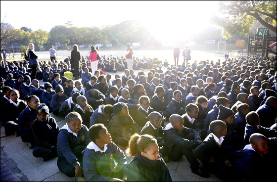 بالصور.. الأطفال يحتفلون بعيد ميلاد نيلسون مانديلا!  صورة رقم 9