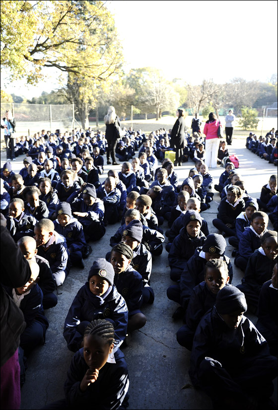 بالصور.. الأطفال يحتفلون بعيد ميلاد نيلسون مانديلا!  صورة رقم 7