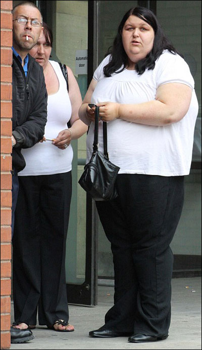 زوجة تطعن نفسها وتحرق وجهها ومنزلها متهمة عشيقة زوجها بذلك صورة رقم 3 زوجة تطعن نفسها وتحرق وجهها ومنزلها متهمة عشيقة زوجها بذلك صورة رقم 3