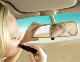 الموسيقى ومستحضرات التجميل سبب حوادث الطرق! صورة رقم 1