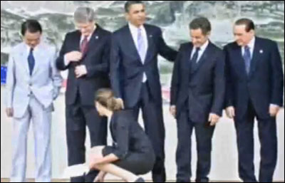 بالصور: لقطات حرجة لمشاهير يبصبصون على مفاتن حسناوات!! صورة رقم 3