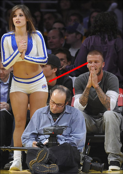 بالصور: لقطات حرجة لمشاهير يبصبصون على مفاتن حسناوات!! صورة رقم 6