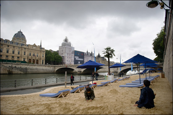بالصور: باريس تحوّل الشوارع الى ضفاف لنهر السين!  صورة رقم 12