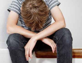 اخصائي نفسي يستدرج طفل يتيم الى منزله ويغتصبه!! صورة رقم 1