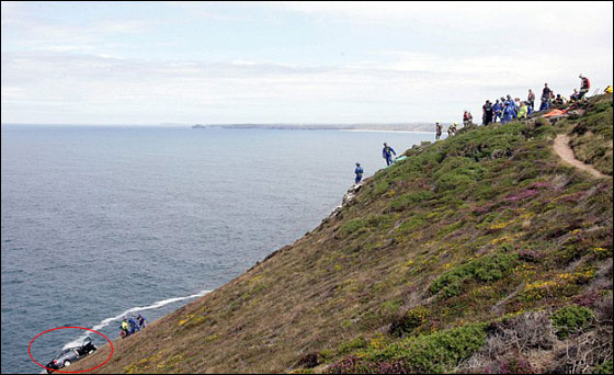 امضت 20 ساعة في سيارتها المترنحة على حافة منحدر ونجت!! صورة رقم 2