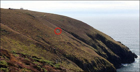 امضت 20 ساعة في سيارتها المترنحة على حافة منحدر ونجت!! صورة رقم 5