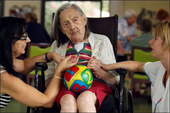 وفاة أكبر عجوز فرنسية عاشت 3 قرون عن عمر 113 عاما!  صورة رقم 3