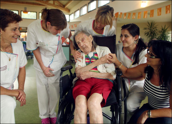 وفاة أكبر عجوز فرنسية عاشت 3 قرون عن عمر 113 عاما!  صورة رقم 9