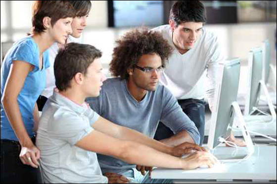 توقيف 80 طالبا عن التعلم لاقتحامهم صفحات المعلمين على الانترنت صورة رقم 1