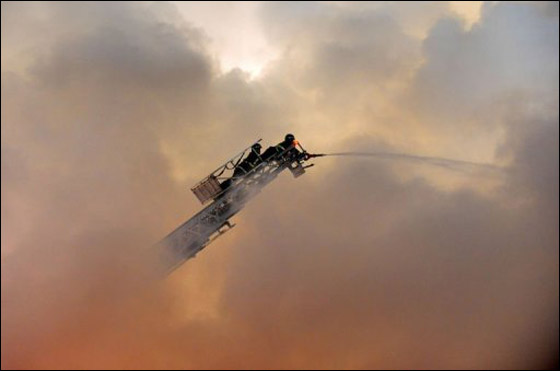 رجل اطفاء يلقى حتفه وهو يحاول إنقاذ قط!! صورة رقم 1