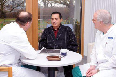 طبيب مبارك يتلقى تهديدات بـ