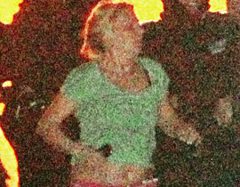 بريطانية تنجو من محاصرة النيران لها بالقفز من شرفة منزلها!!  صورة رقم 1