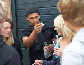 مراهقة تنتمي الى عصابة اجرامية مقابل 650 دولار بالشهر! صورة رقم 1