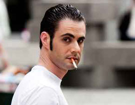 كويتي يدخن امام مجموعة من الصائمين قائلا: التدخين لا يفطر!! صورة رقم 1