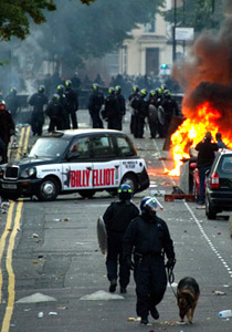 اعتقال اكثر من 1900 شخص وسط انتشار امني مكثف في بريطانيا صورة رقم 1