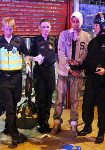 اعتقال اكثر من 1900 شخص وسط انتشار امني مكثف في بريطانيا صورة رقم 2