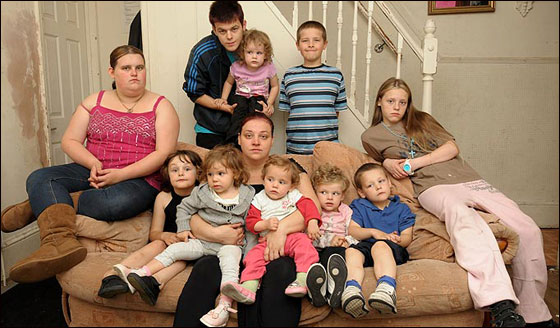 أم لـ 10 ابناء تطلب العون رغم حصولها على 30 الف يورو سنويا صورة رقم 3