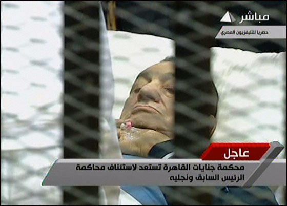 تأجيل محاكمة مبارك الى 5 سبتمبر وقرار بوقف بثها تلفزيونيا صورة رقم 7