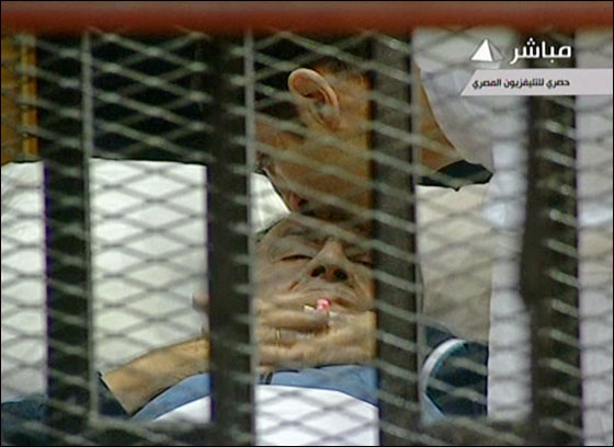 تأجيل محاكمة مبارك الى 5 سبتمبر وقرار بوقف بثها تلفزيونيا صورة رقم 6