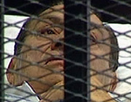 مؤيدو مبارك يوزعون حقائب رمضان طبع عليها صورة مبارك صورة رقم 1