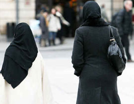 اردنيات يعترضن على تعديل الدستور لحذف كلمة 