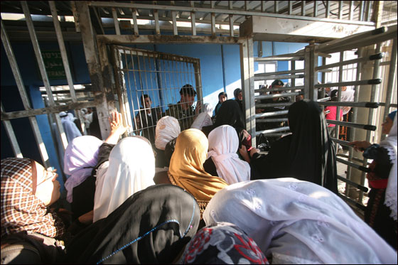 تصاعد حدة التوتر بعد هجمات الأمس واسرائيل تتوعد  صورة رقم 24