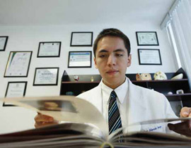 مراهق مكسيكي معجزة ينهي دراسته الجامعية: العلم سعادتي! صورة رقم 1