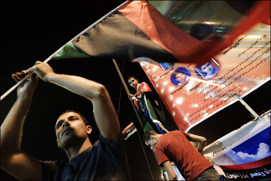 ثوار ليبيا يزحفون على القذافي بيت بيت زنغة زنغة  صورة رقم 3