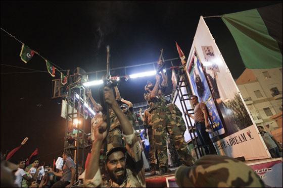 ثوار ليبيا يزحفون على القذافي بيت بيت زنغة زنغة  صورة رقم 5