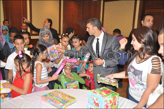 مجموعة من الفنانين تحضر حفل إفطار جماعي للأيتام المعاقين!  صورة رقم 5