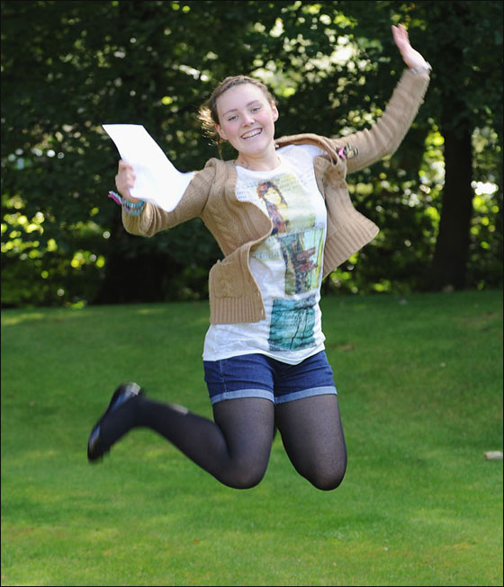 طالبة تفوقت في امتحانات الثانوية العامة رغم محاربتها السرطان!  صورة رقم 2