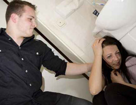 لم تحضّر له وجبته المفضلة على الافطار فانهال عليها بالضرب!! صورة رقم 1