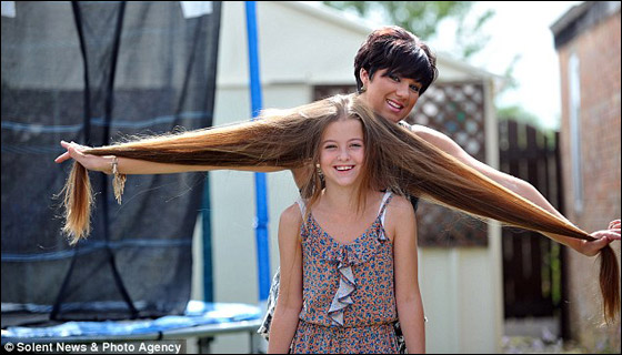 طفلة تقص شعرها بعد 11 عاما وتتبرع به لمرضى السرطان!!  صورة رقم 3