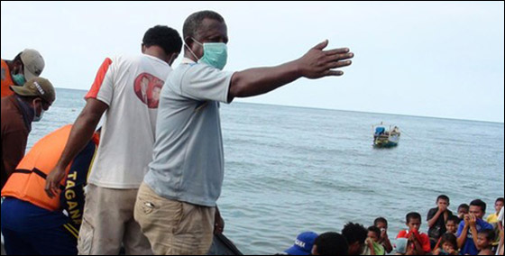 مصرع 12 راكب اثر غرق عبارة قبالة السواحل الشرقية لإندونيسيا!! صورة رقم 1