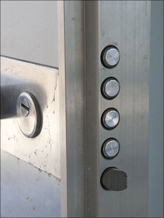 ثوار ليبيا يرتعون في منتجعات القذافي ابن الخيمة والبادية!!  صورة رقم 2