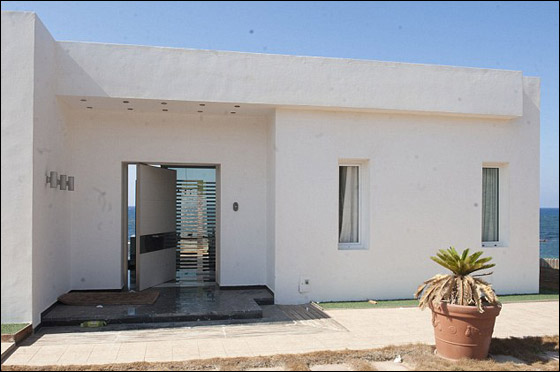 ثوار ليبيا يرتعون في منتجعات القذافي ابن الخيمة والبادية!!  صورة رقم 10