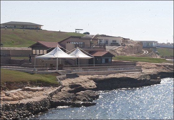 ثوار ليبيا يرتعون في منتجعات القذافي ابن الخيمة والبادية!!  صورة رقم 8