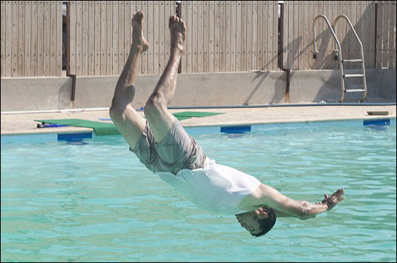 ثوار ليبيا يرتعون في منتجعات القذافي ابن الخيمة والبادية!!  صورة رقم 3