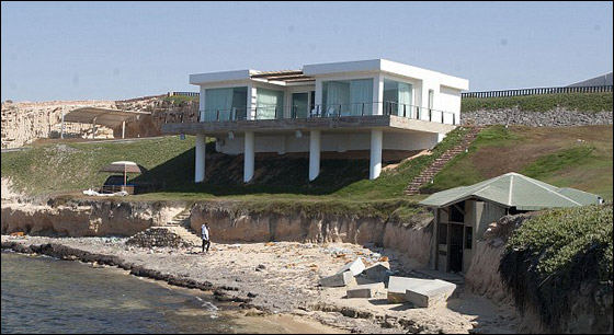 ثوار ليبيا يرتعون في منتجعات القذافي ابن الخيمة والبادية!!  صورة رقم 6