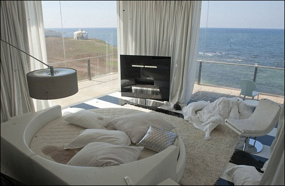 ثوار ليبيا يرتعون في منتجعات القذافي ابن الخيمة والبادية!!  صورة رقم 13