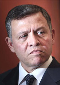 ملك الاردن وضع اللثام على وجهه ليوزع  عيدية على الفقراء! صورة رقم 1