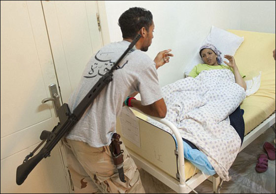 حارسة القذافي تعترف بقتلها 11 ثائرا وهي لم تتجاوز الـ19 عاما! صورة رقم 5 حارسة القذافي تعترف بقتلها 11 ثائرا وهي لم تتجاوز الـ19 عاما! صورة رقم 5