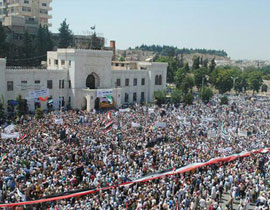 في اول ايام العيد: الاسد يصلي في مسجد ابيه ومقتل سبعة اشخاص!! صورة رقم 1