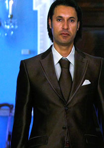 ابناء القذافي يعيشون 