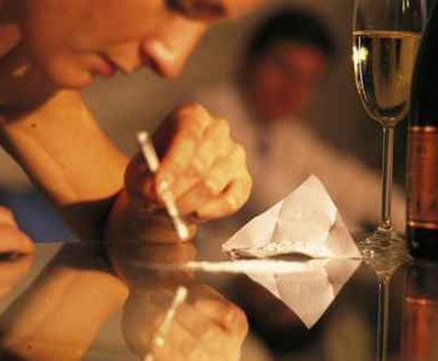 بلّغ عن ابنه للشرطة لتعاطيه المخدرات! صورة رقم 1