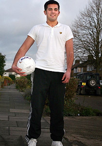 بريطاني مولّع بالرياضة يتغلب على شلله ويشارك بماراثونات رياضية! صورة رقم 1