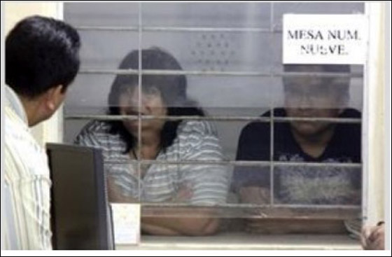 السجن 30 عاما لمدرّس ومذيعة نشرا تقارير كاذبة على السجن 30 عاما لمدرّس ومذيعة نشرا تقارير كاذبة على