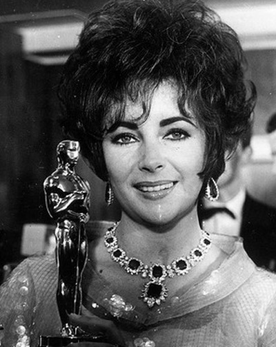 300 قطعة من مجوهرات إليزابيث تايلور في مزاد علني صورة رقم 1